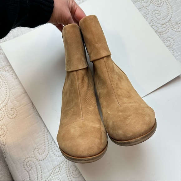 Vince Camuto tan suede chunky heel ankle boots sz 8.5 - Picture 5 of 8